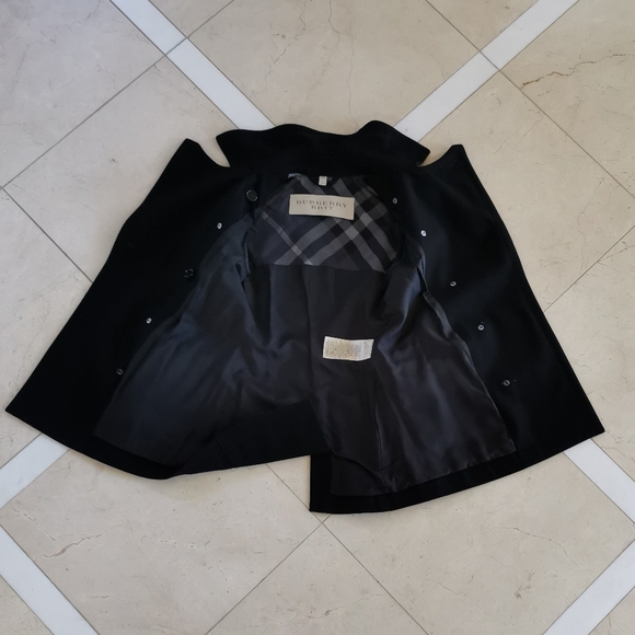 Burberry Coat with a Leather Belt - Picture 5 of 9